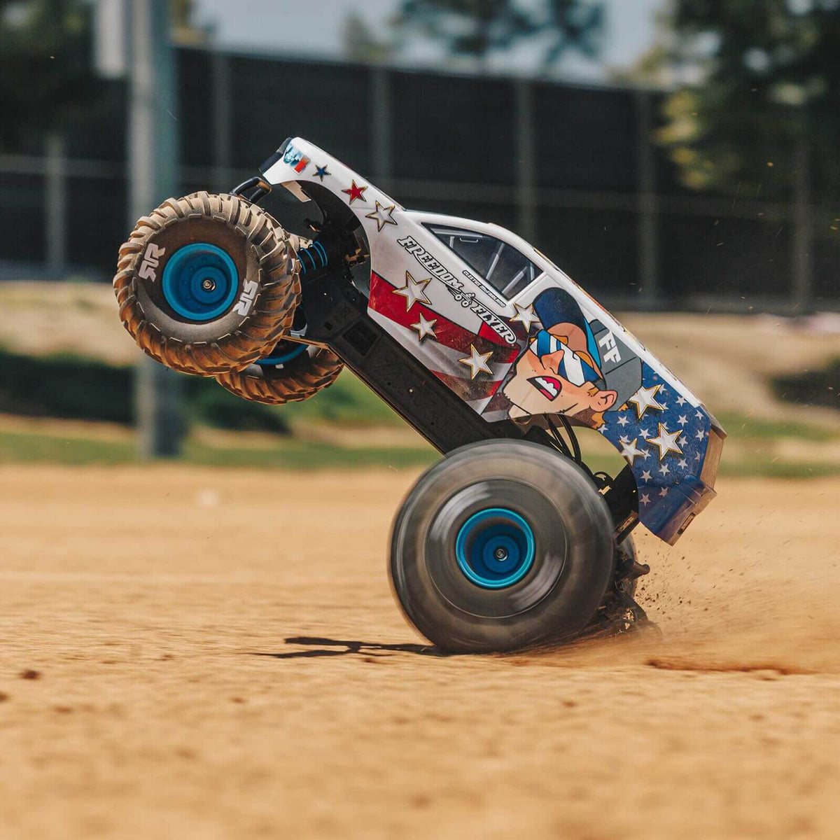 ARRMA Freedom Flyer 223S (1/10 RTR Brushless Monster Truck) Ansicht Wheelie