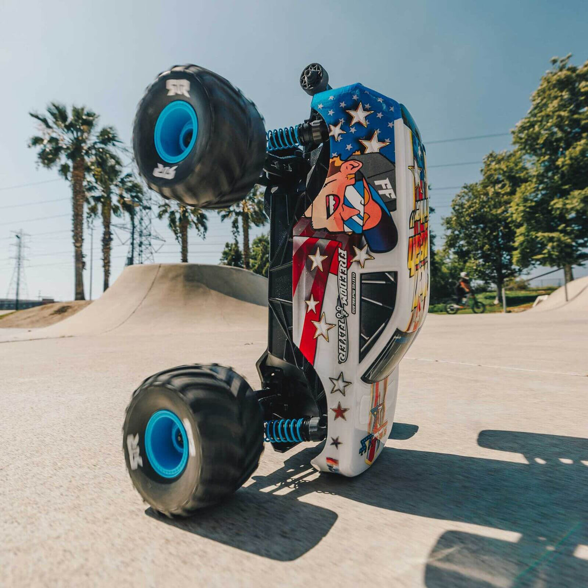 ARRMA Freedom Flyer GROM 4X4 (1/16 RTR Brushed Monster Truck) Auto in Aktion