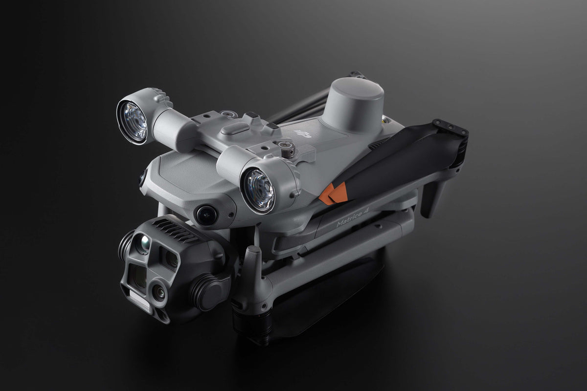 DJI AL1 Scheinwerfer (Matrice 4/4D) Ansicht montiert an Matrice 4 Drohne