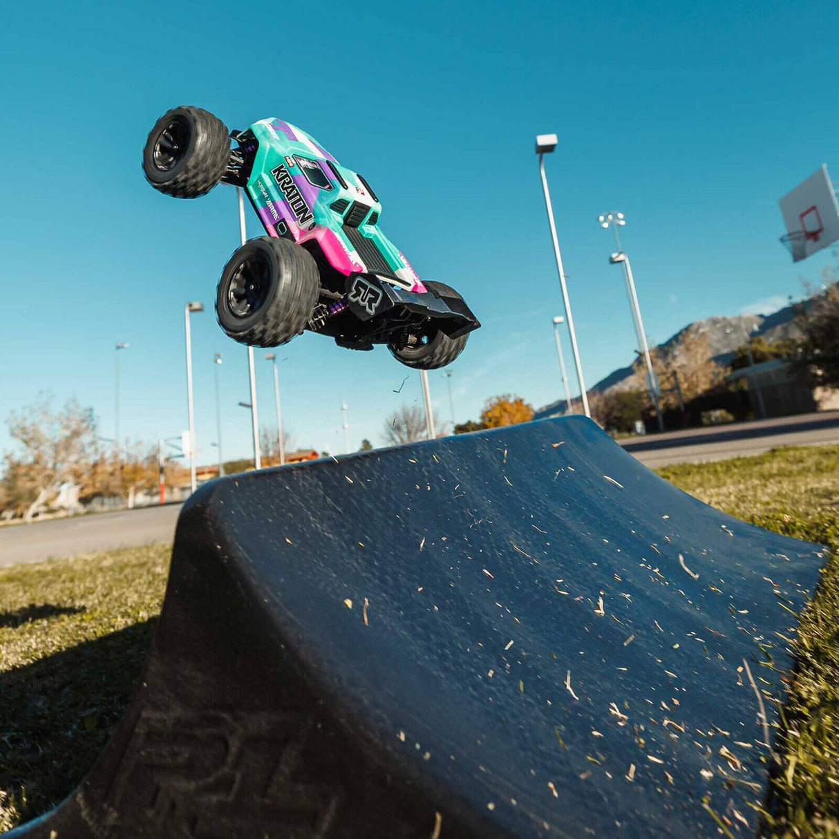 ARRMA 1/16 MINI KRATON 3S DSC 4X4 RTR Brushless Speed Truck inkl. Akku & Ladegerät Türkis/Rosa