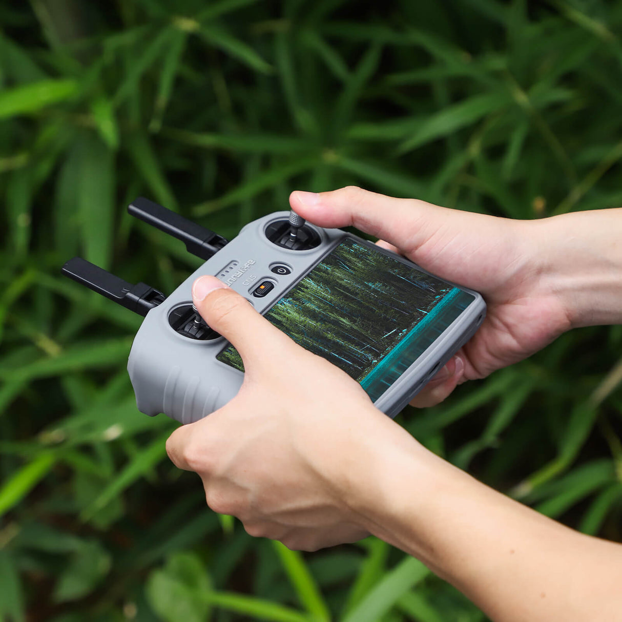 DJI RC 2 Fernsteuerung Silikon Schutzhülle mit Sonnenschutz (optional)