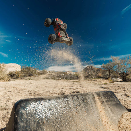 ARRMA MINI KRATON 3S BLX 4X4 1:16 RTR in der Luft