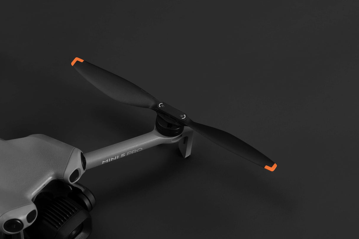 DJI Mini 5 Pro Original Propeller Ansicht montiert