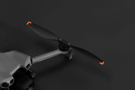 DJI Mini 5 Pro Original Propeller Ansicht montiert